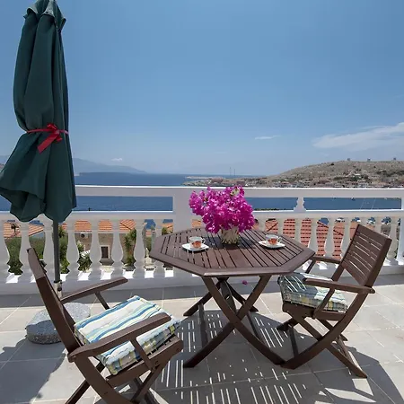 Filoxenia * Chalki Town