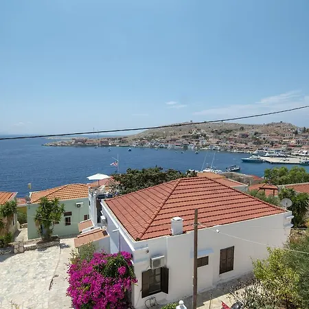 Apartment Filoxenia Chalki Town